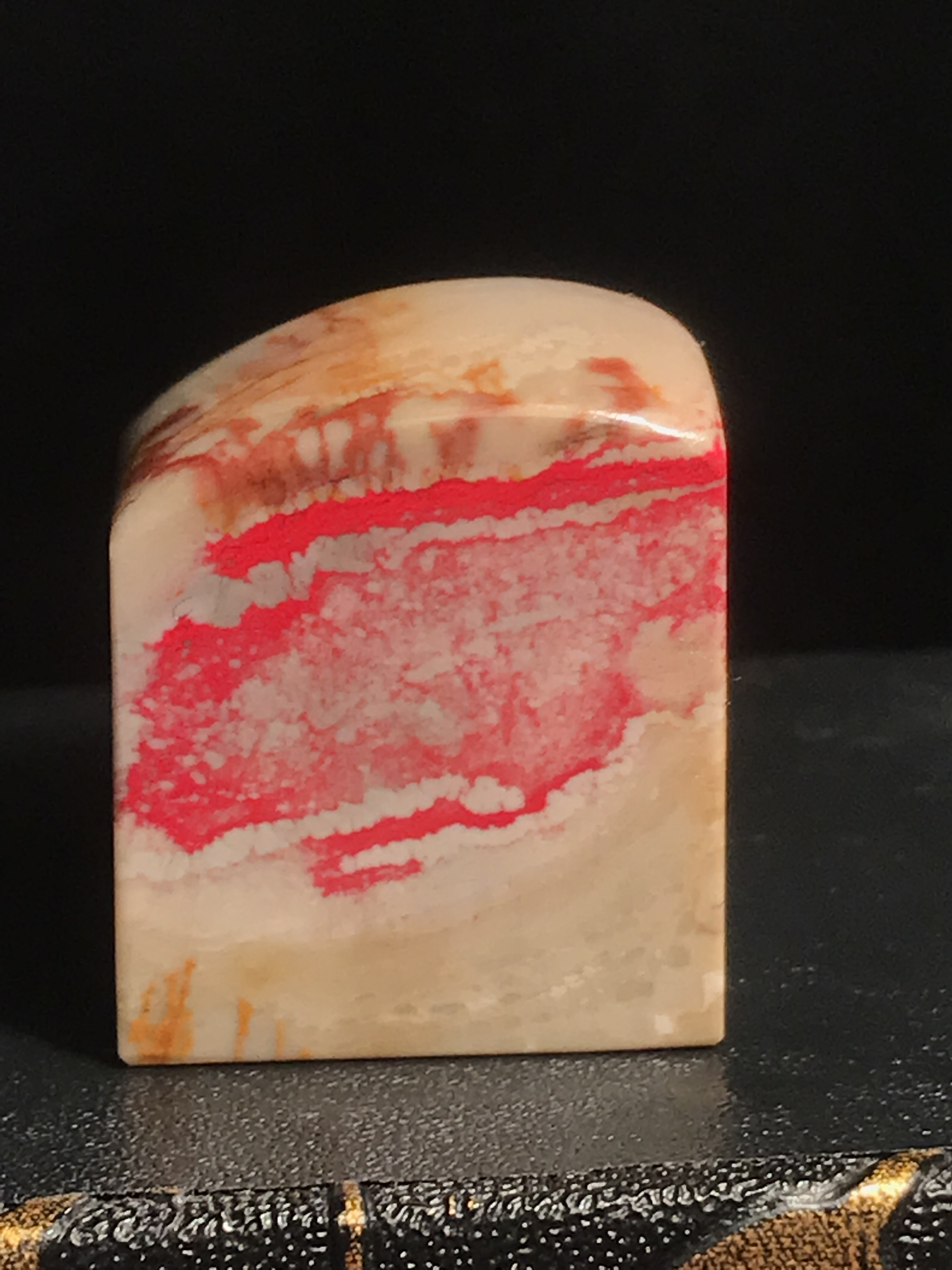 昌化鸡血石印章，血色鲜活艳丽高2.8×印面2.4×2.3厘米