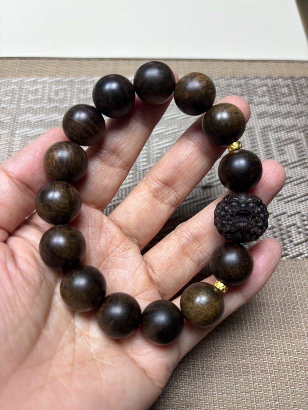 越南芽庄白奇楠留疤料手串1.4