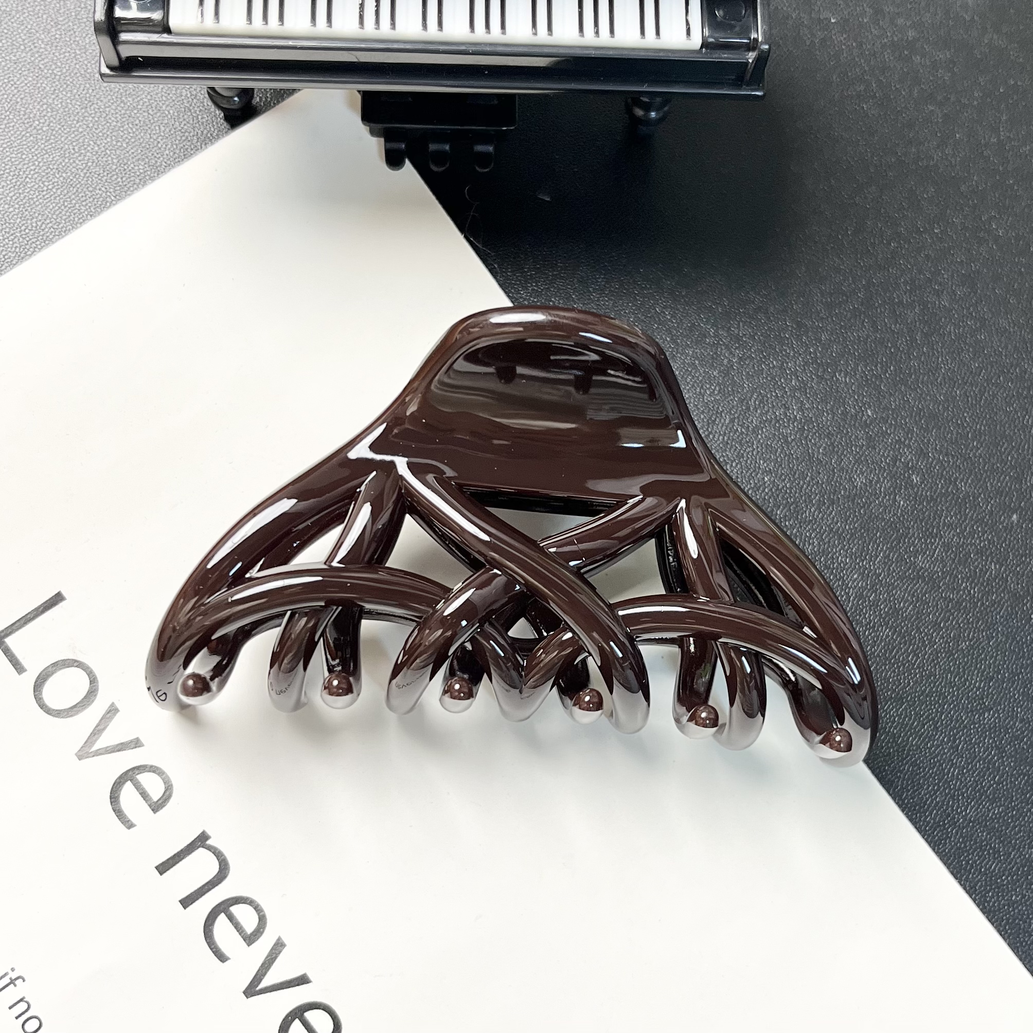 L108夕洛巧克力9cm网格抓夹时尚百搭简约气质半扎盘发夹头饰发饰