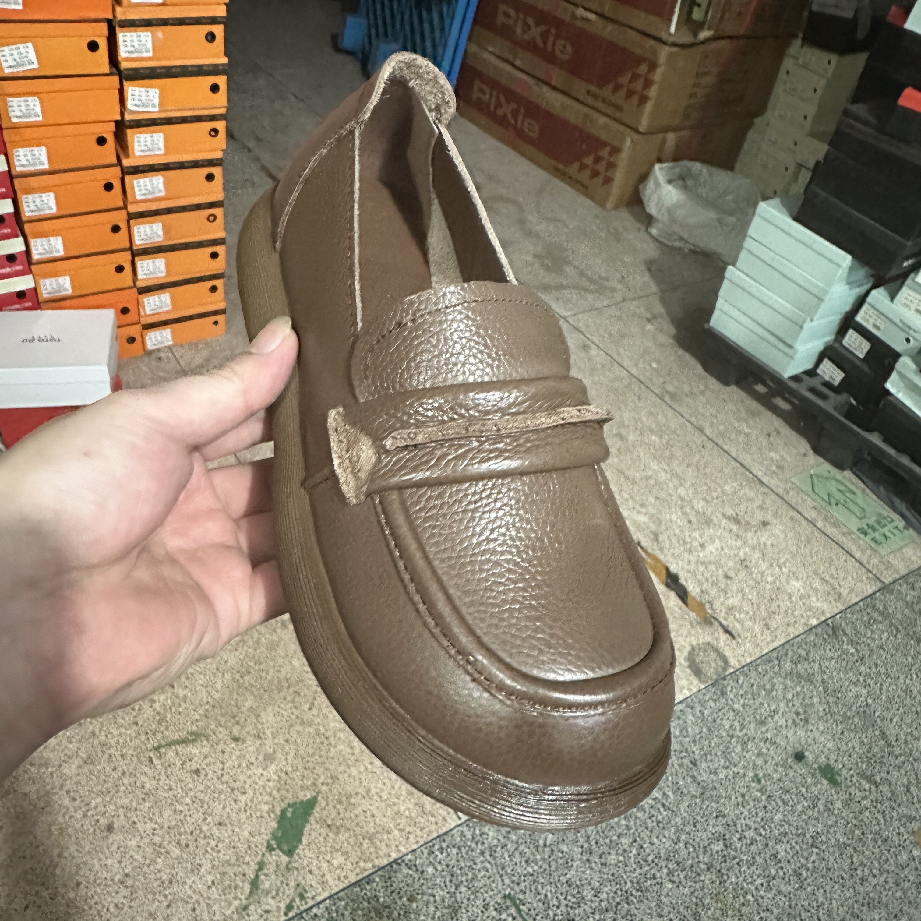 2401头层牛皮单鞋休闲真皮软底妈妈鞋平底春秋舒适百搭复古软面