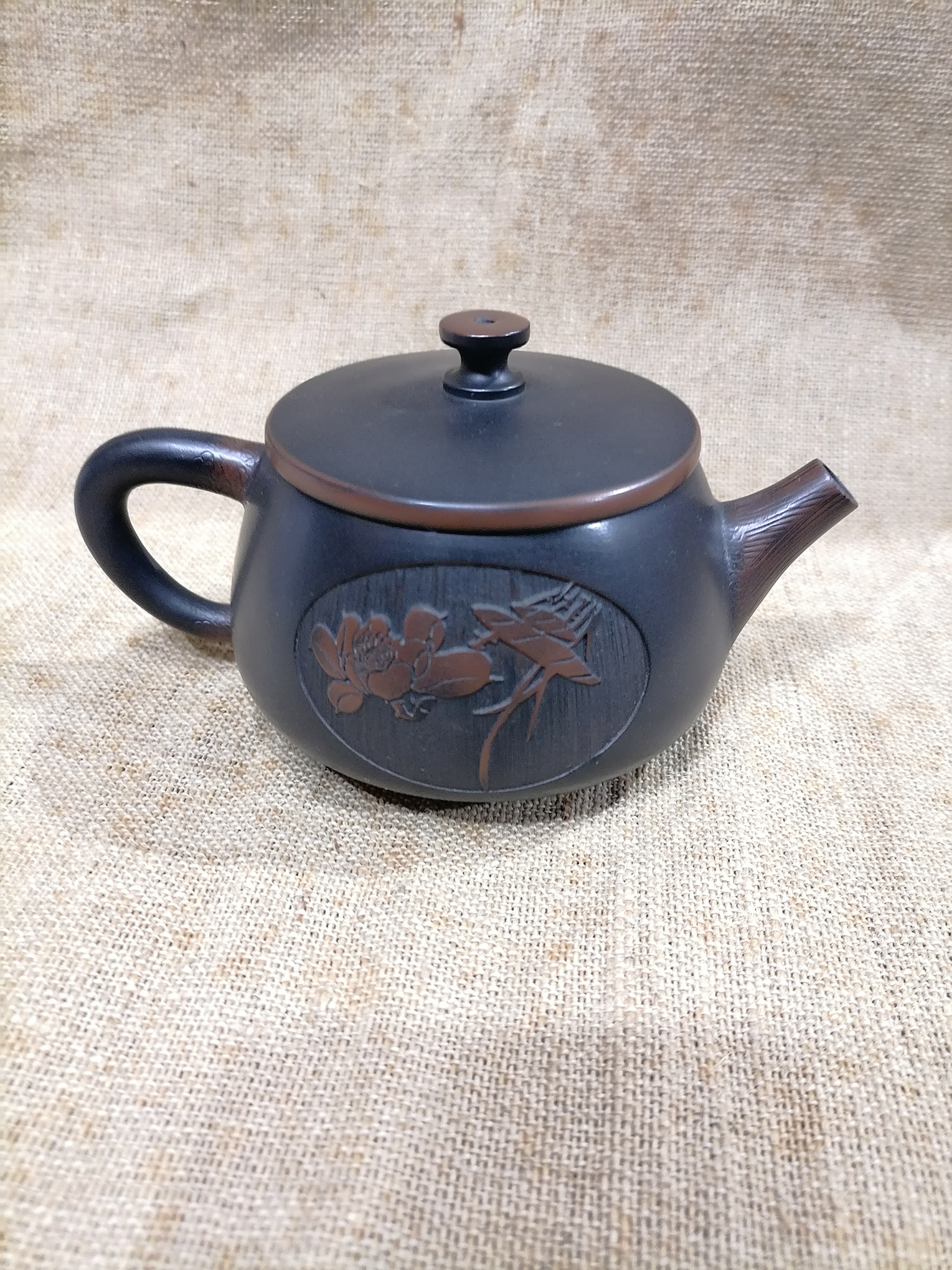 云南建水紫陶，采用云南泥土制作