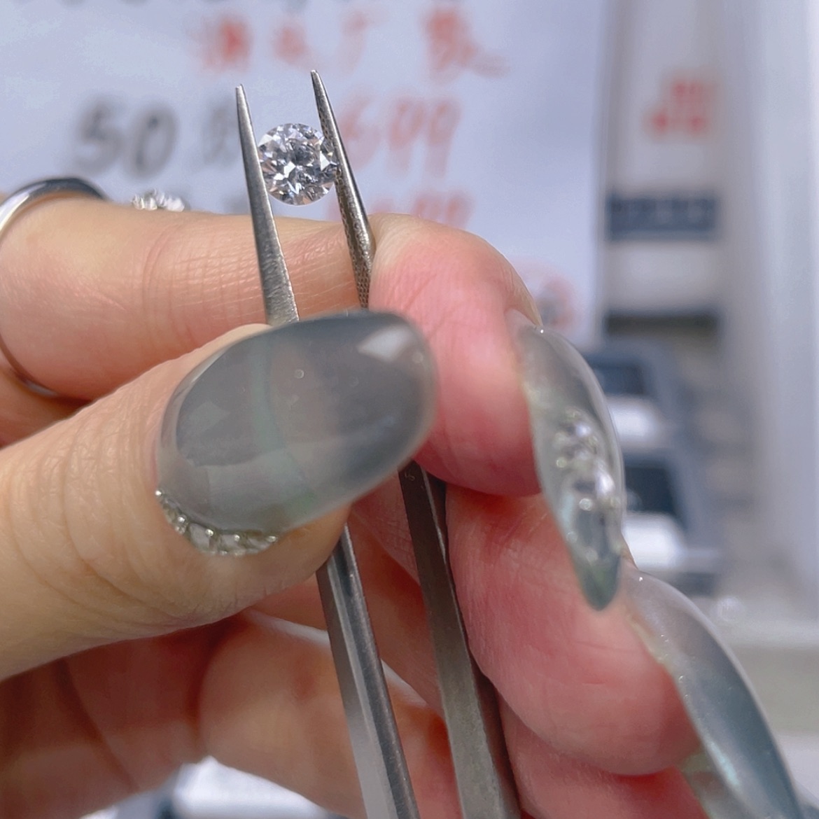 【闪购商品】合成钻石裸石未镶嵌温*。