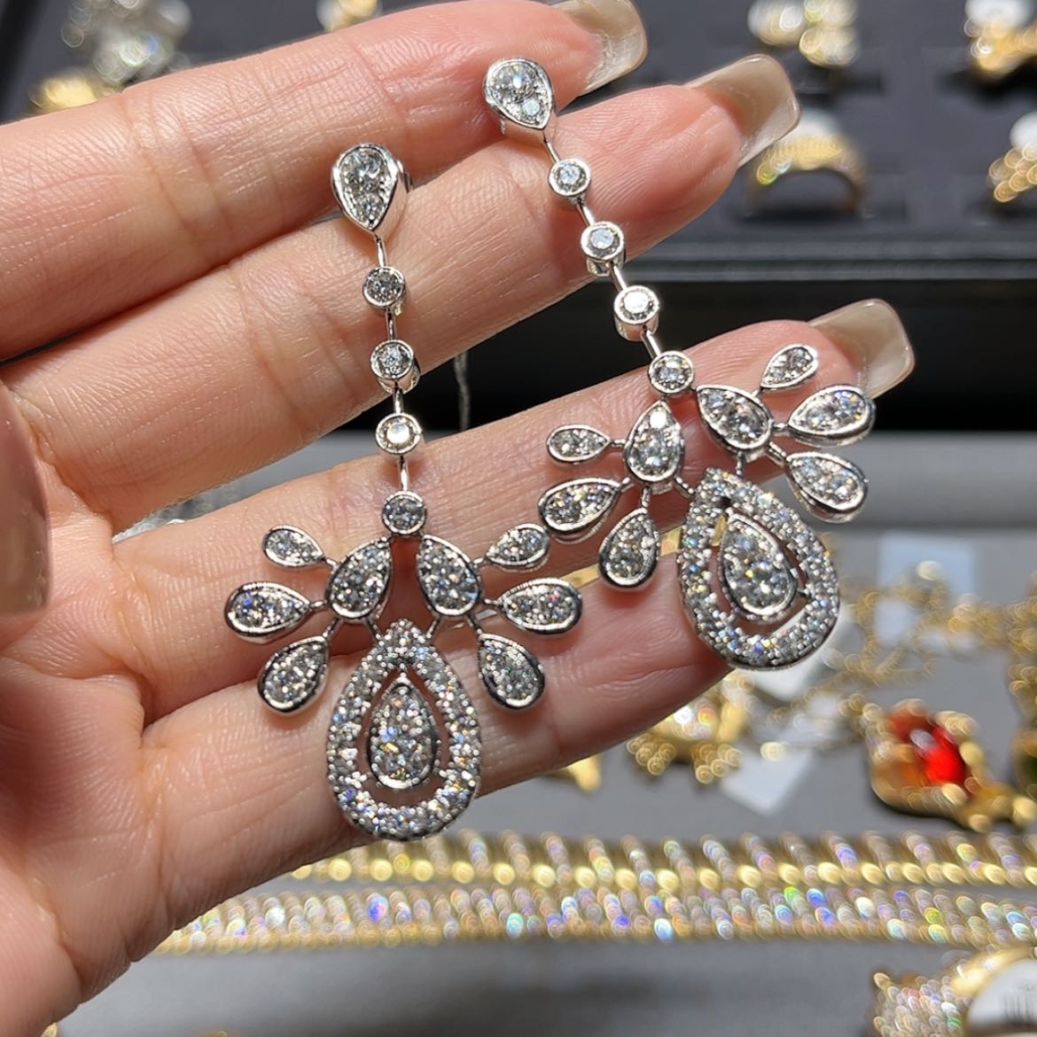 【闪购商品】钻石耳饰18K金镶嵌