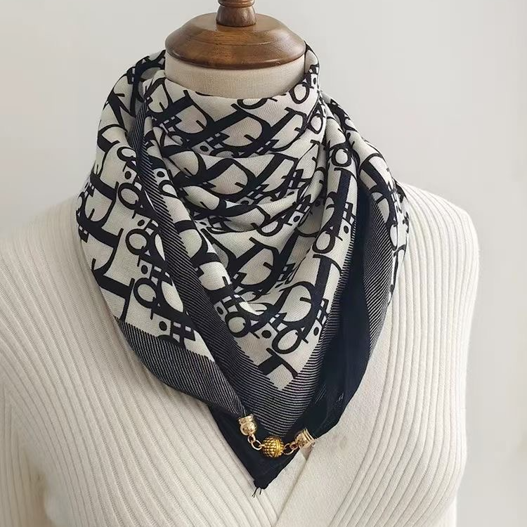 百搭时尚舒适小方巾