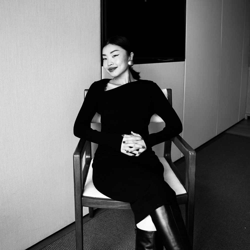 BRANDBYMEI高阶时髦氛围感/简约不对称小方领弹力针织长袖连衣裙