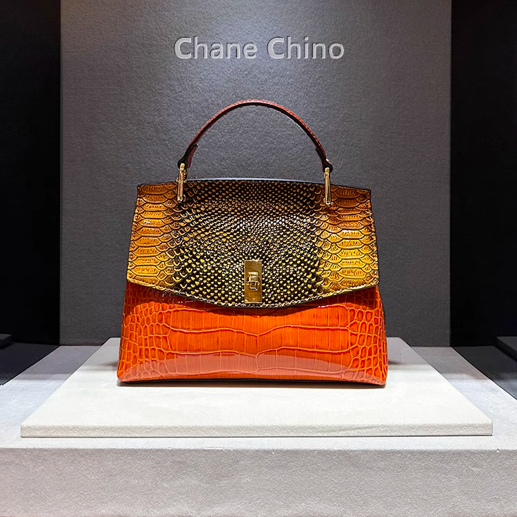 高端品质牛皮斜挎包女2025新款时尚百搭大气手提包女蛇纹单肩包潮