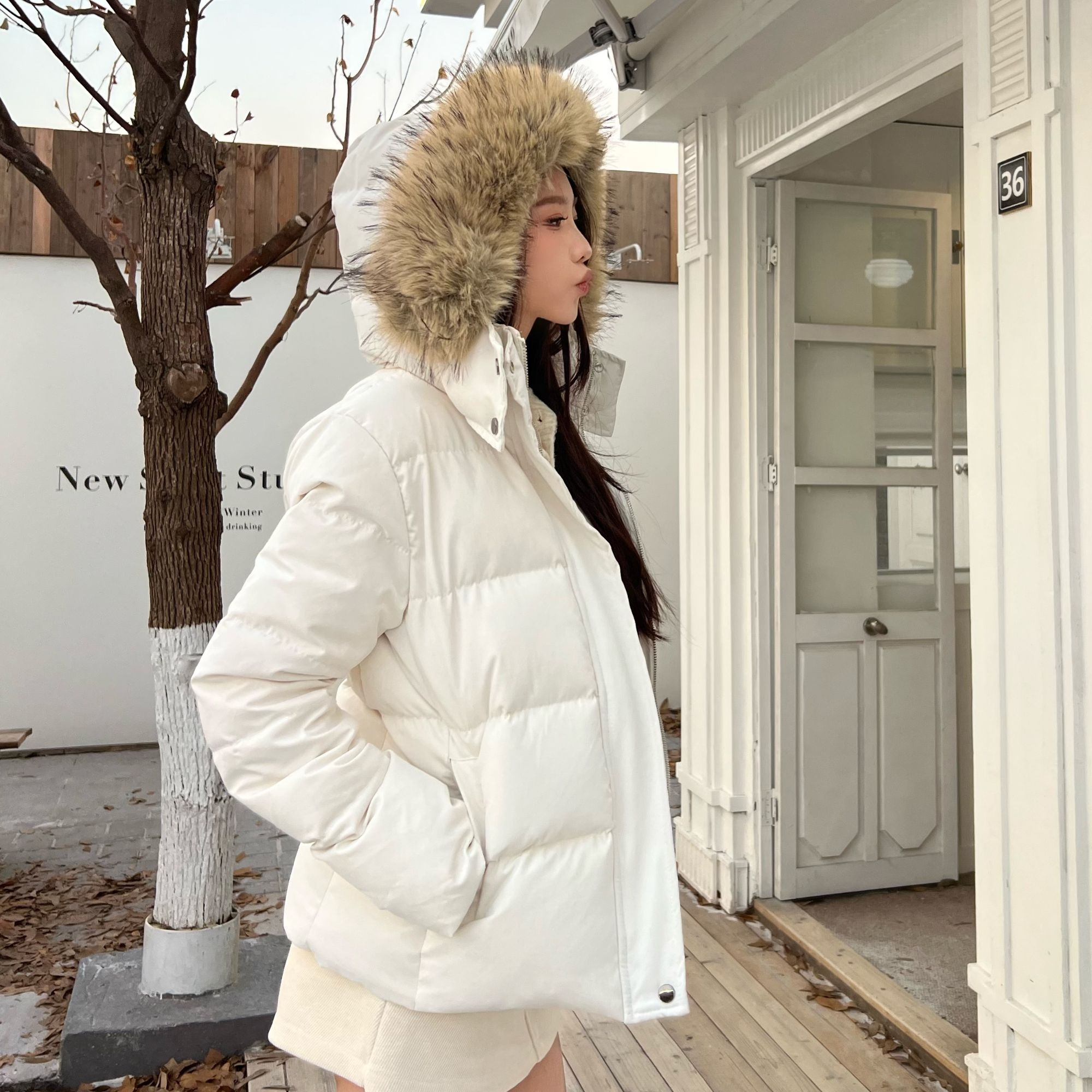 AmberSea【白淼皓雪】2025冬新款收腰白鸭绒貉子毛羽绒服6726