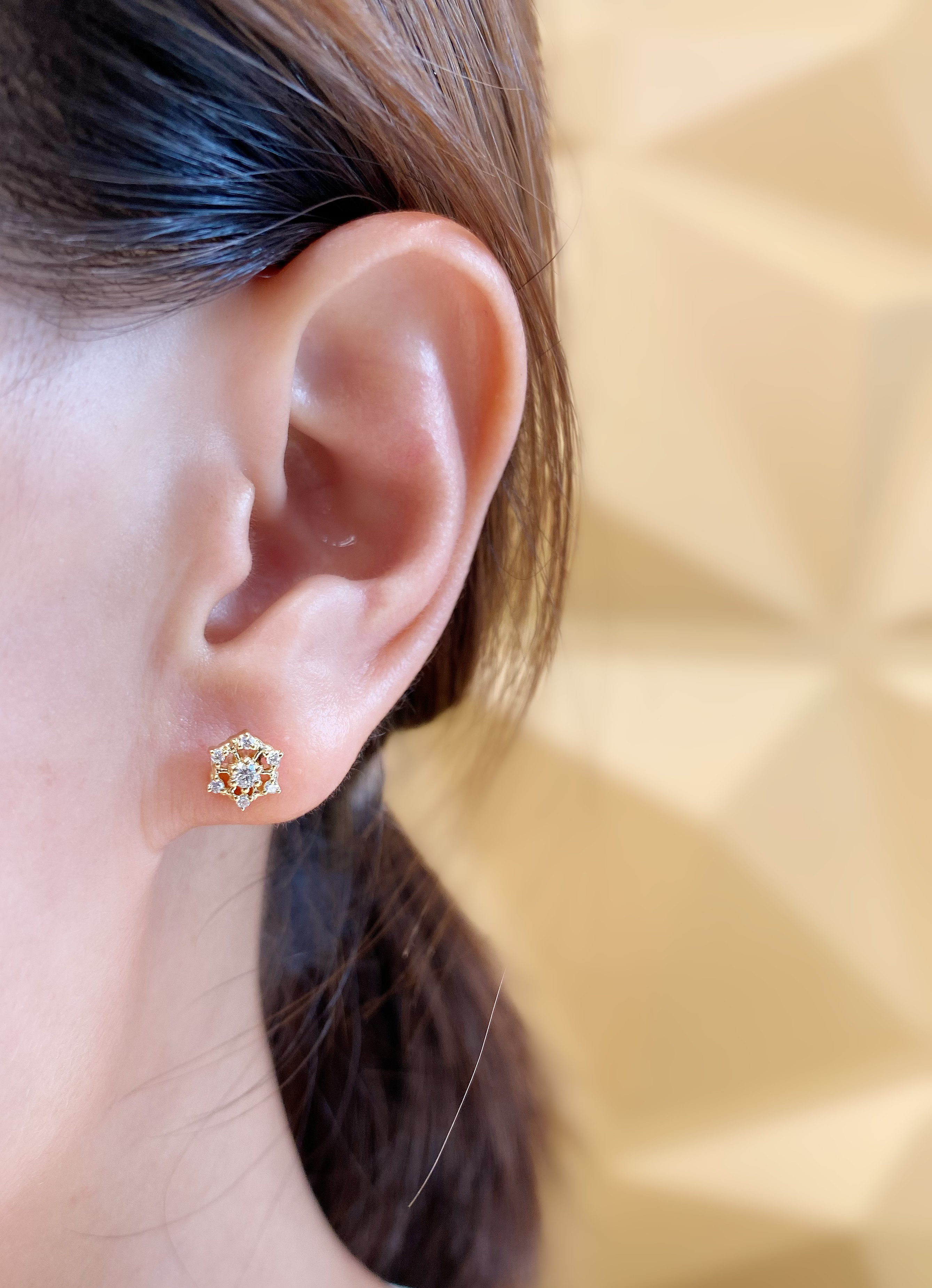 18K金镶嵌天然钻石气质优雅大方时尚耳钉