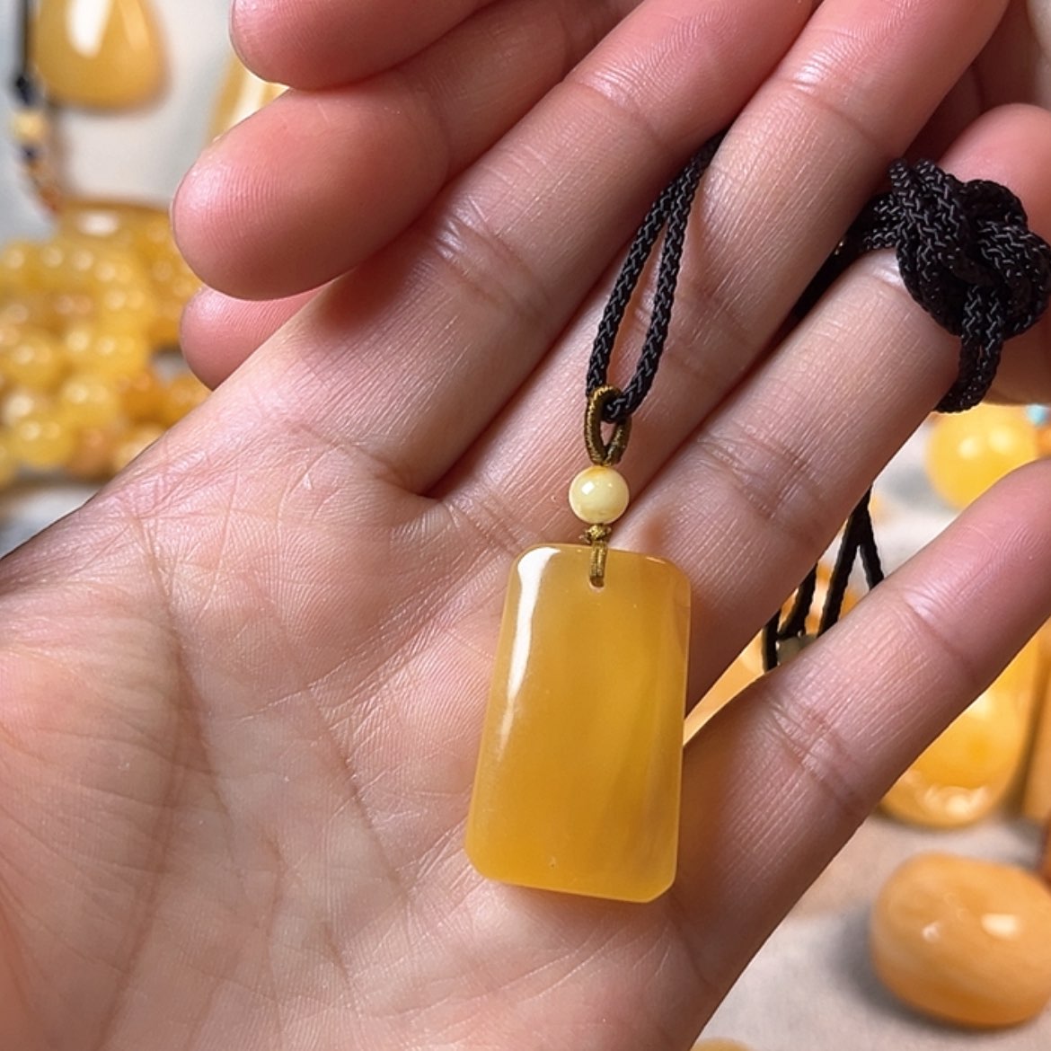 【闪购商品】琥珀颈饰未镶嵌
