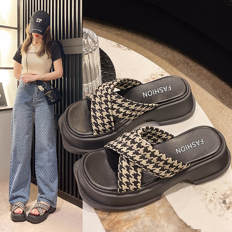2025新款千鸟格交叉凉拖鞋编织厚底罗马凉拖复古夏季外穿沙滩鞋女