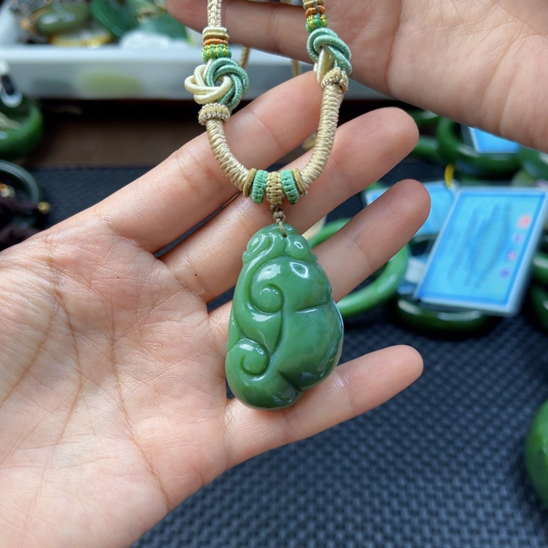 和田玉（碧玉）颈饰未镶嵌