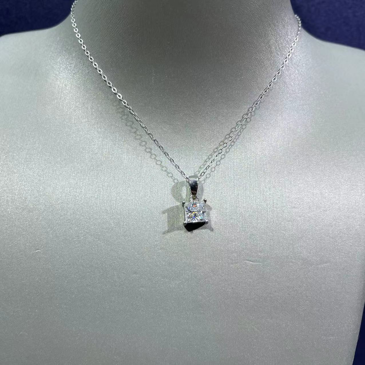 带包装 光四爪公主切吊坠一克拉1ct-H