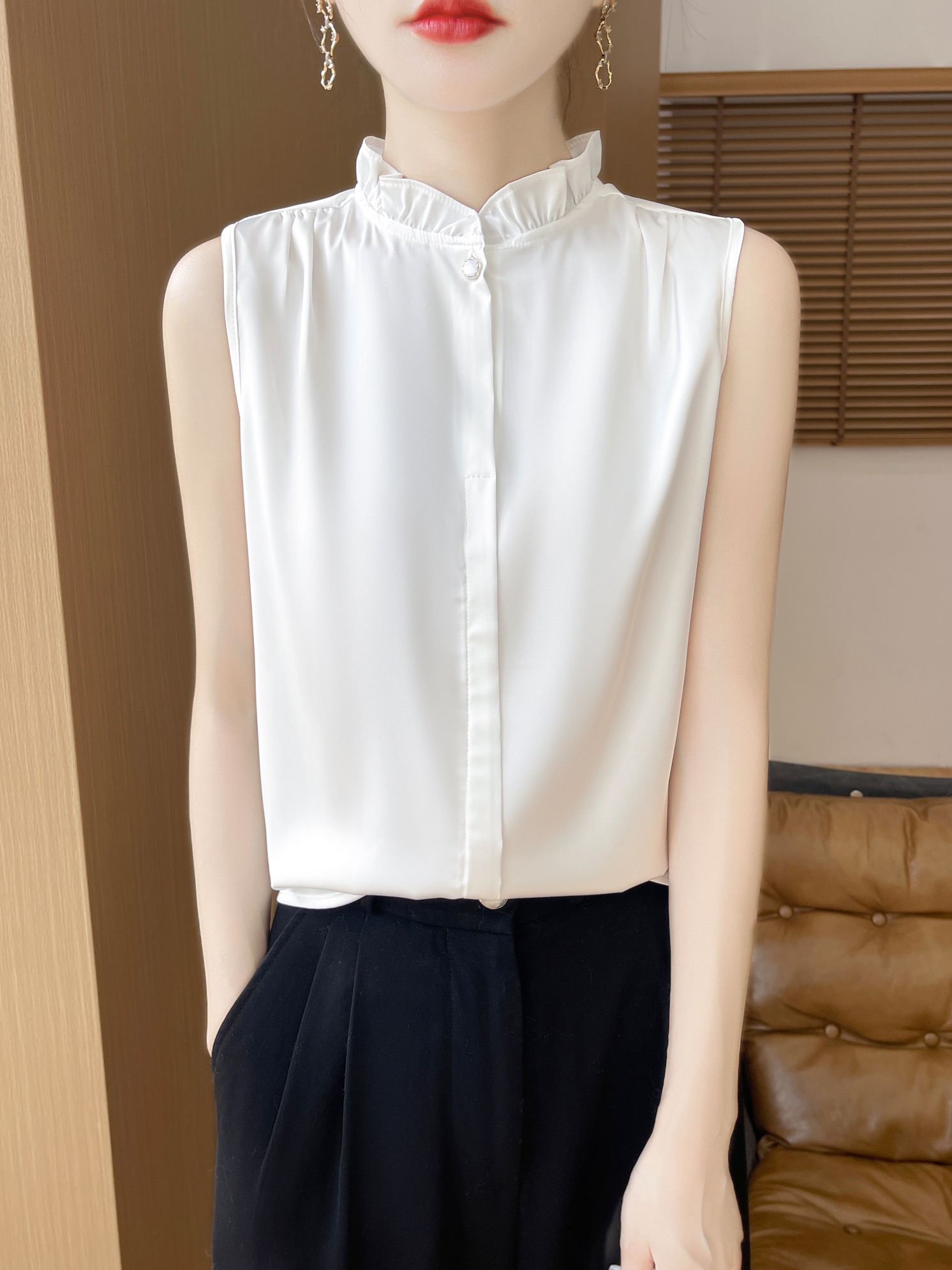 爆款中式缎面无袖衬衫女内搭衬衣背心打底新款国风法式木耳领上衣