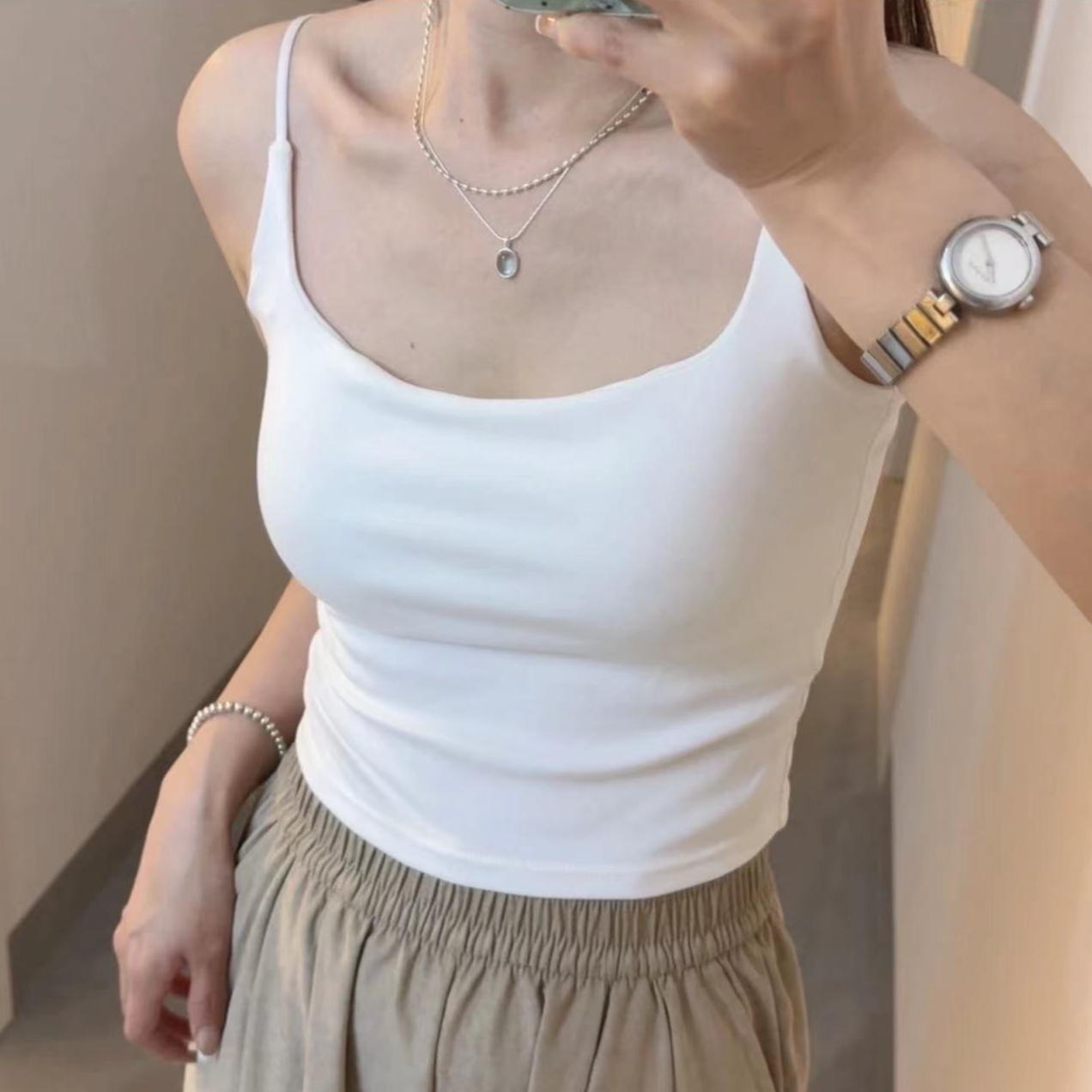 辣妹春夏季新款吊带背心女时尚自带胸垫简约纯色修身显瘦打底上衣