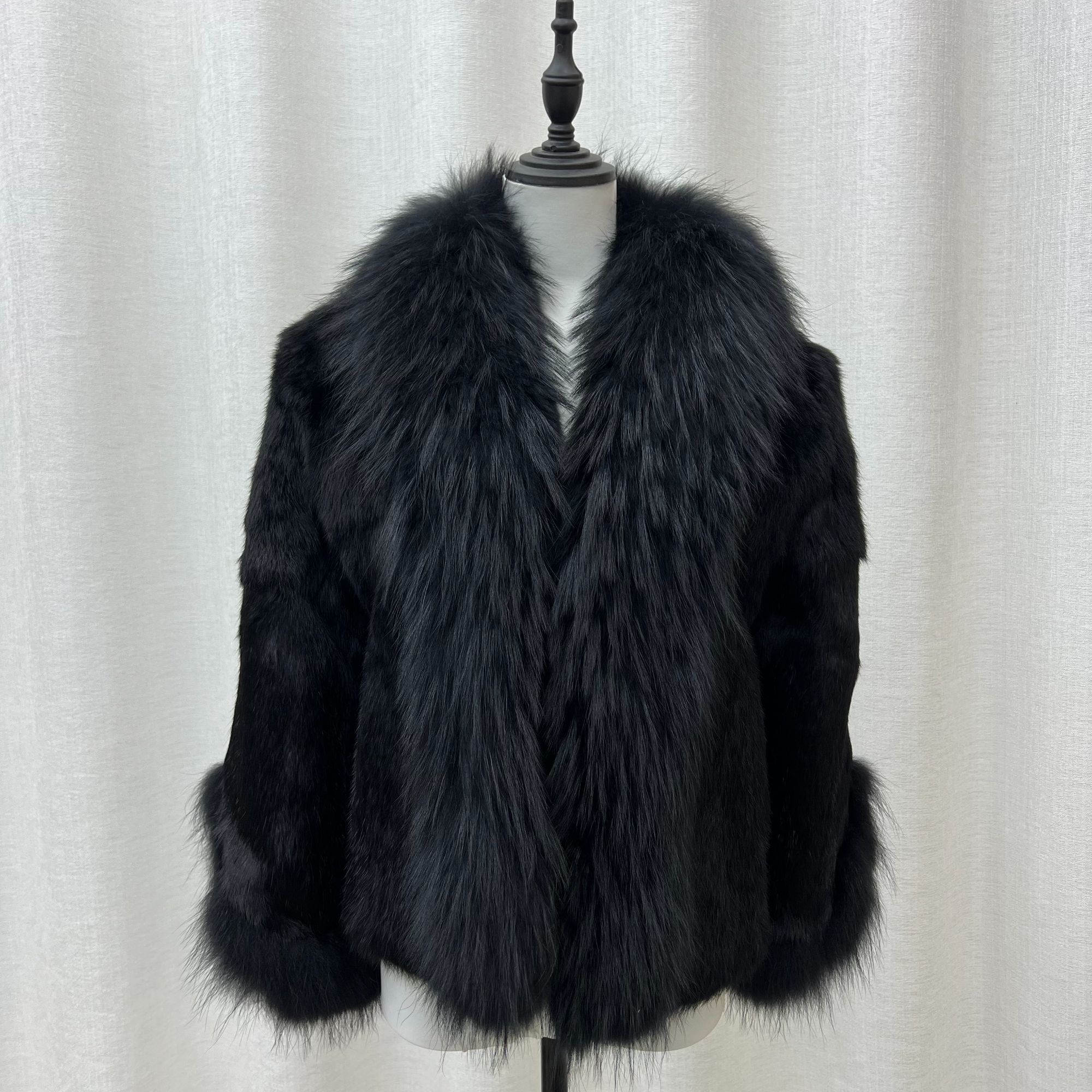 轩宜  2024女士时尚百搭气质冬季加厚保暖短款外套