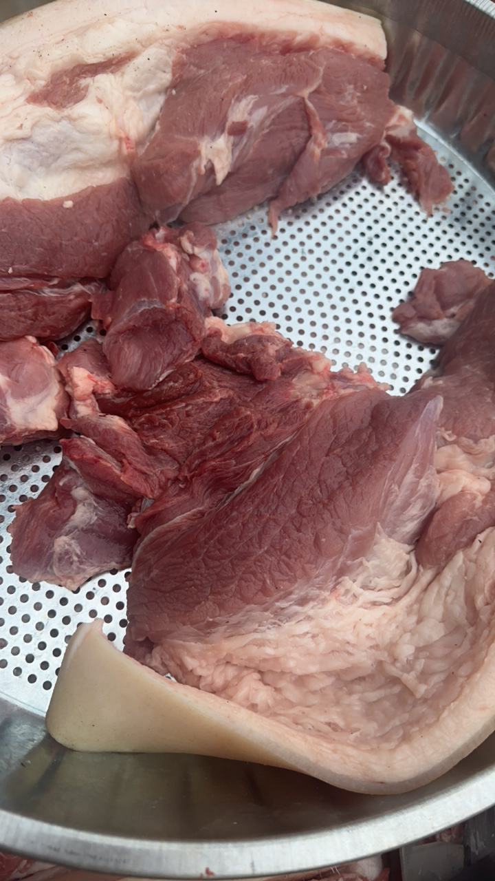 叔叔家的猪肉现嘎