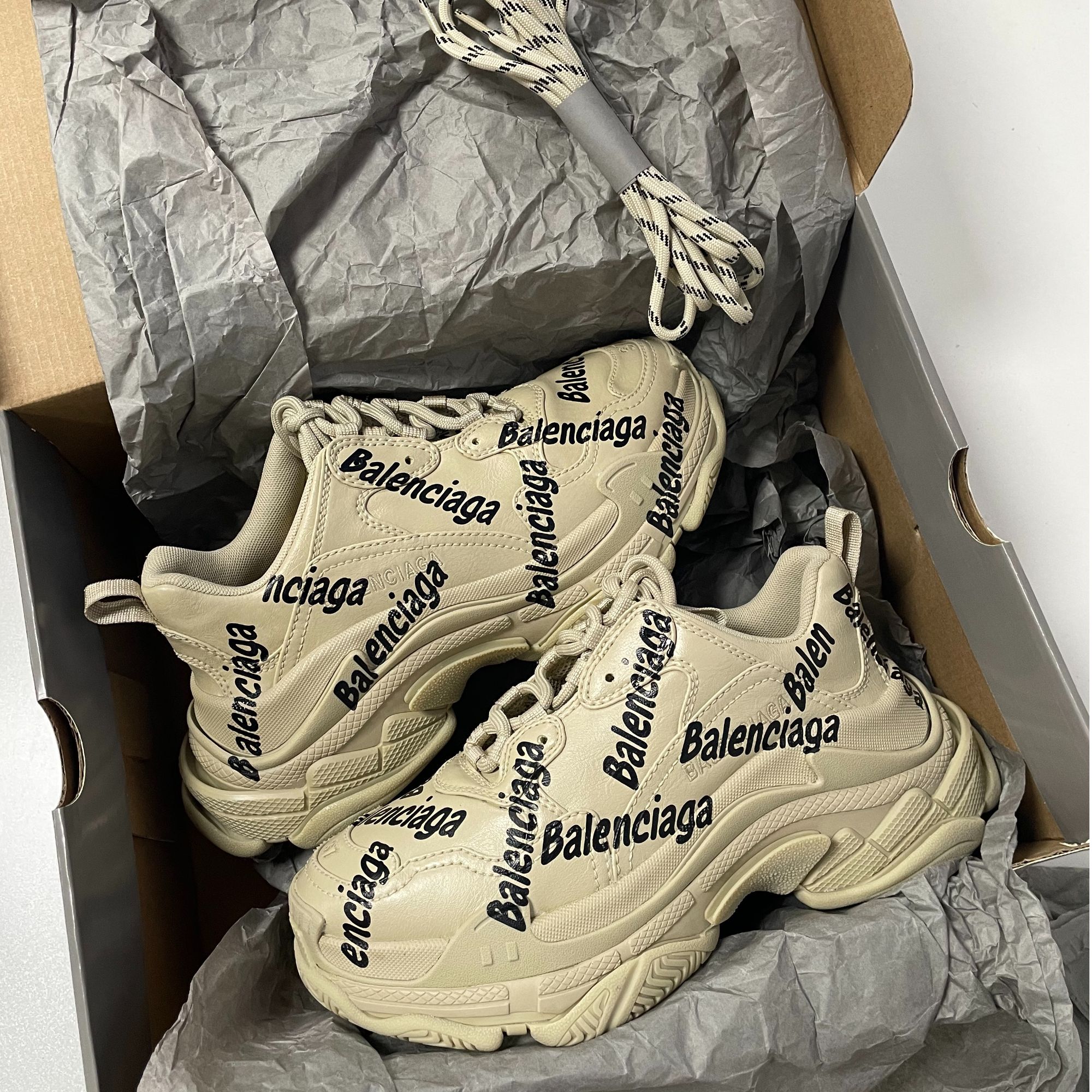 全新未使用 Balenciaga/巴黎世家 Triples满印 米黑色 印花老爹鞋