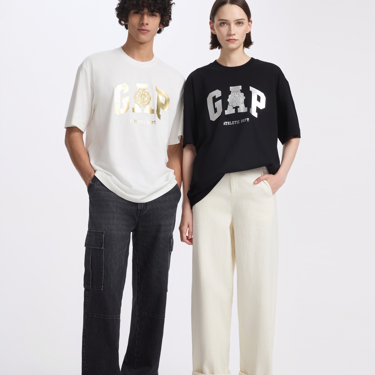 Gap男女装2024秋季新款纯棉哑光烫金logo短袖T恤美式上衣 636014