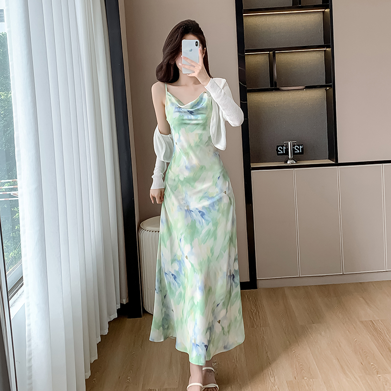 法式气质吊带连衣裙女夏季温柔风绿色荡领醋酸缎面油画包臀鱼尾裙