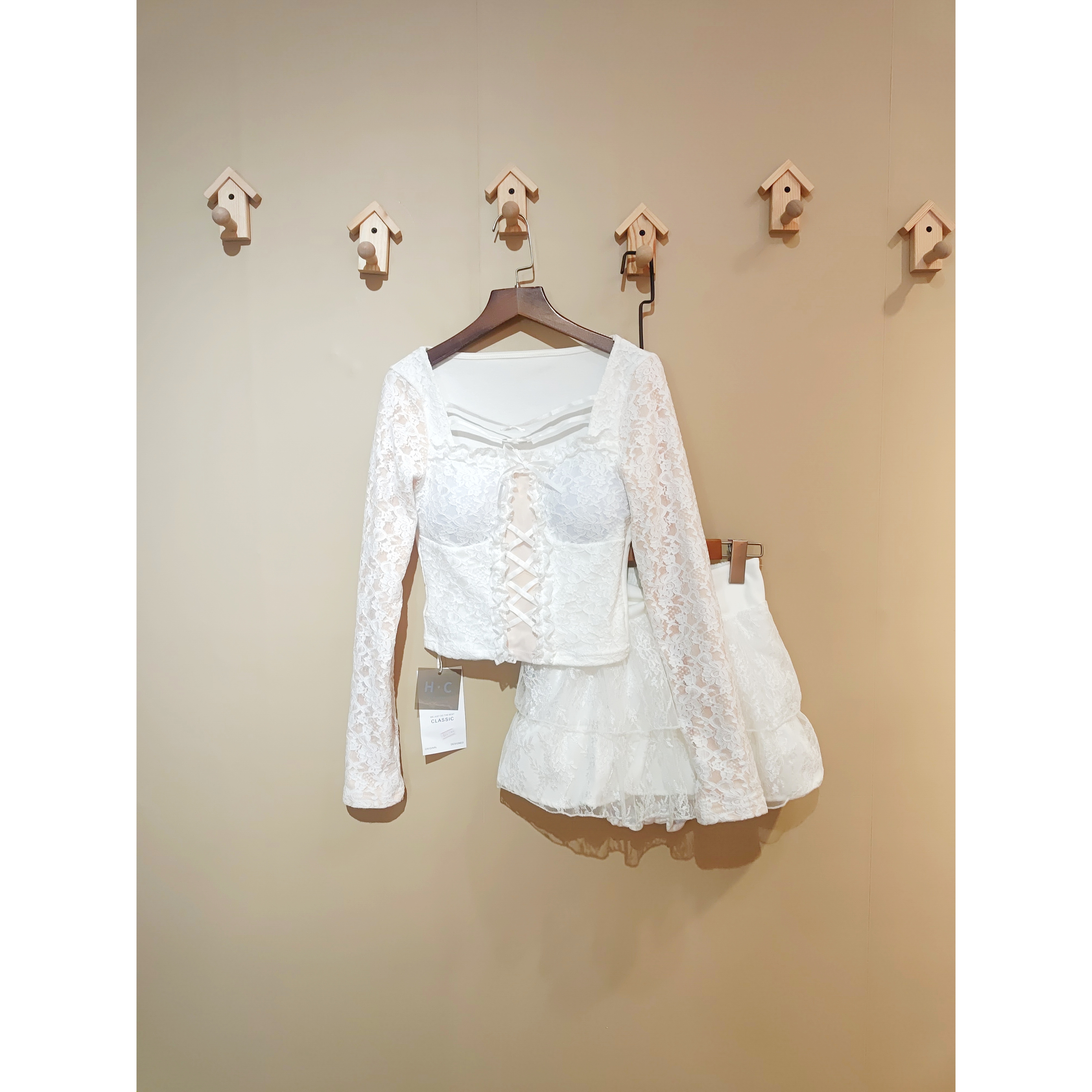 米雪严选一辣妹纯欲风设计感蕾丝修身上衣打底衫蓬蓬裙性感套装