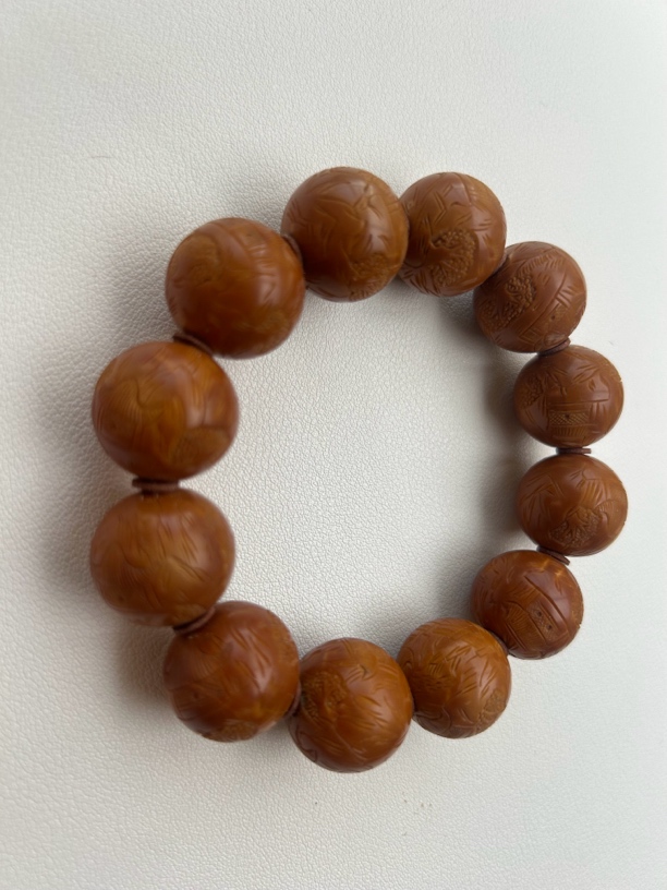 橄榄核圆珠雕刻手串