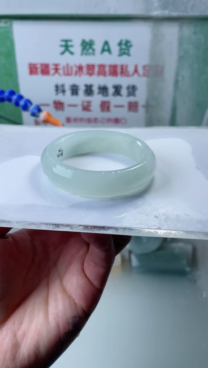 【闪购商品】定制石英质玉手镯未镶嵌52