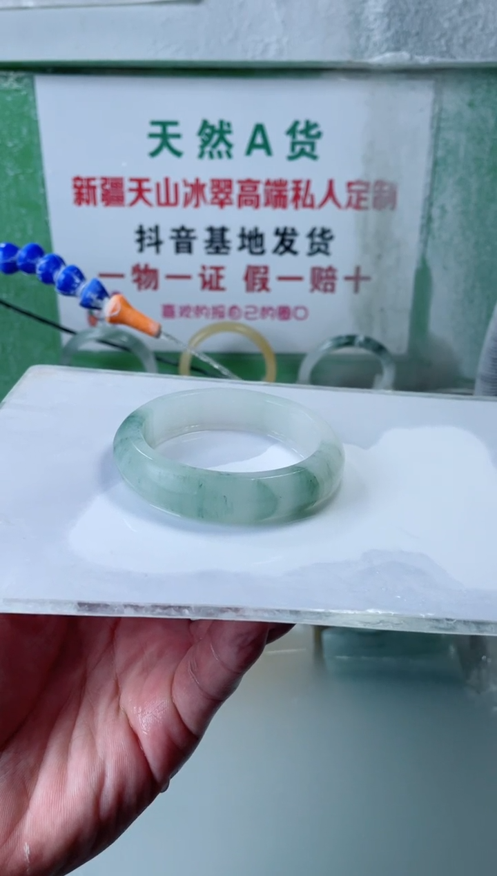 【闪购商品】定制石英质玉手镯未镶嵌56