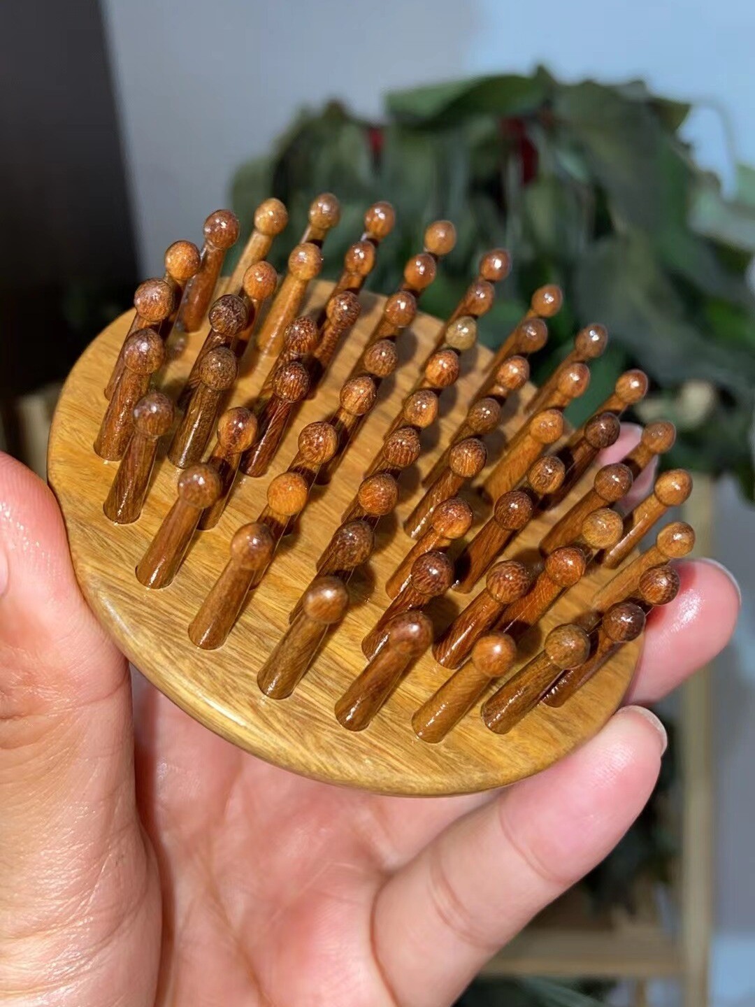 绿檀木61钉荷花经络刷头部按摩梳檀香木男女家用身体头疗刷按摩梳