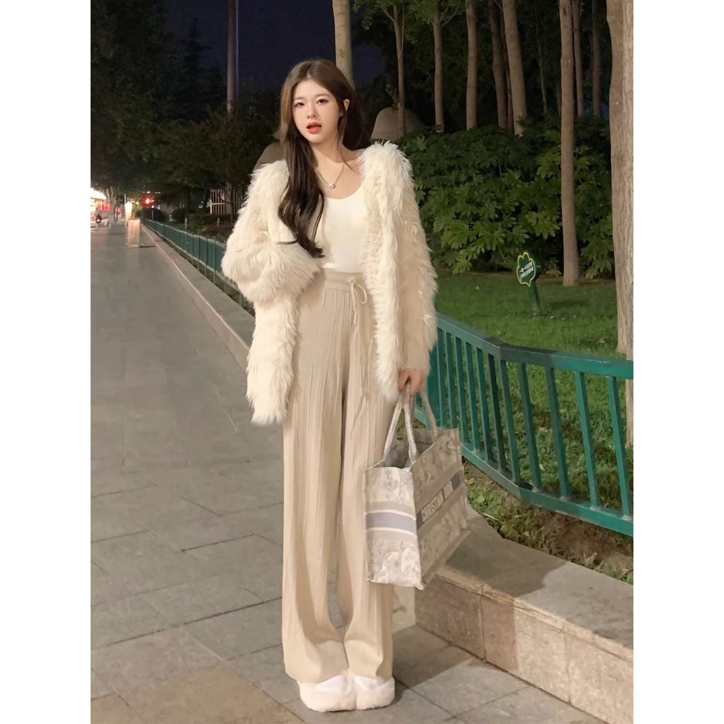 慵懒风软糯米色毛毛外套女秋冬奶系仿仿貂毛厚实开衫针织大衣