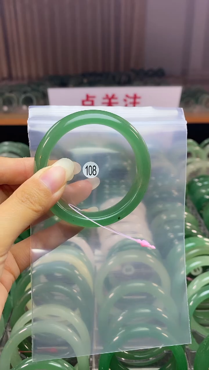 【闪购商品】石英质玉手镯未镶嵌53