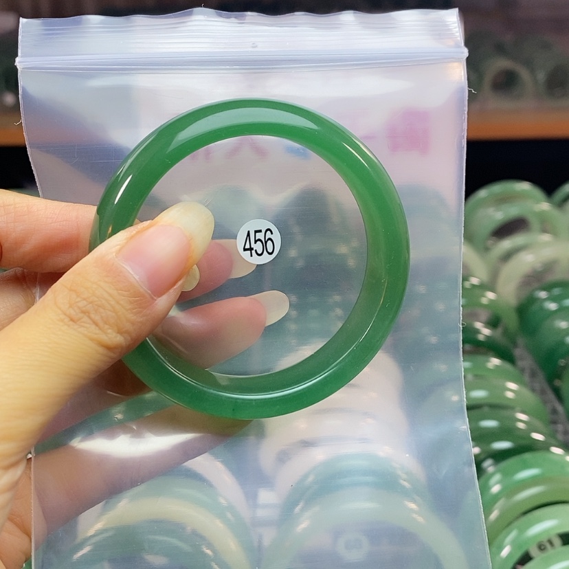 【闪购商品】石英质玉手镯未镶嵌54