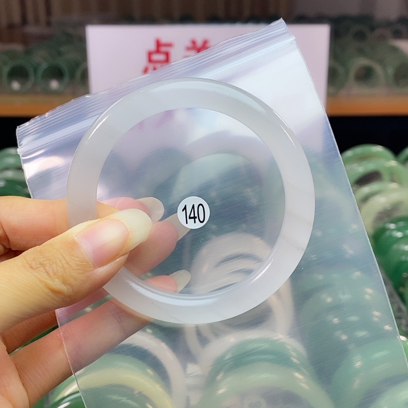 【闪购商品】石英质玉手镯未镶嵌56