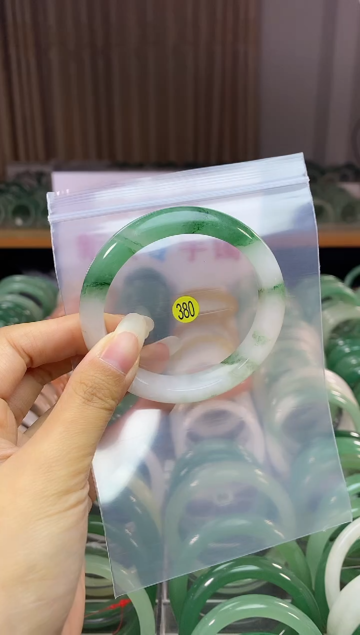 【闪购商品】石英质玉手镯未镶嵌59