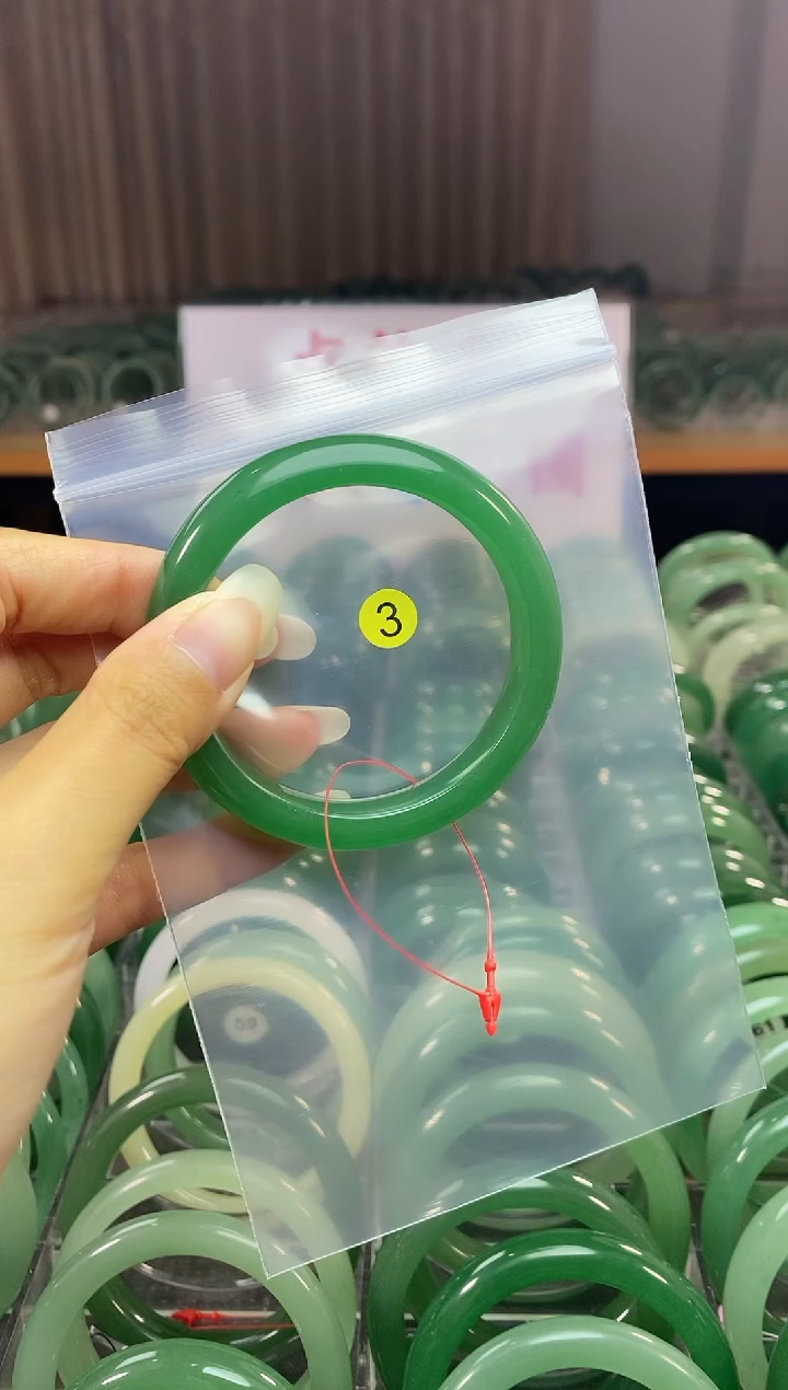 【闪购商品】石英质玉手镯未镶嵌53