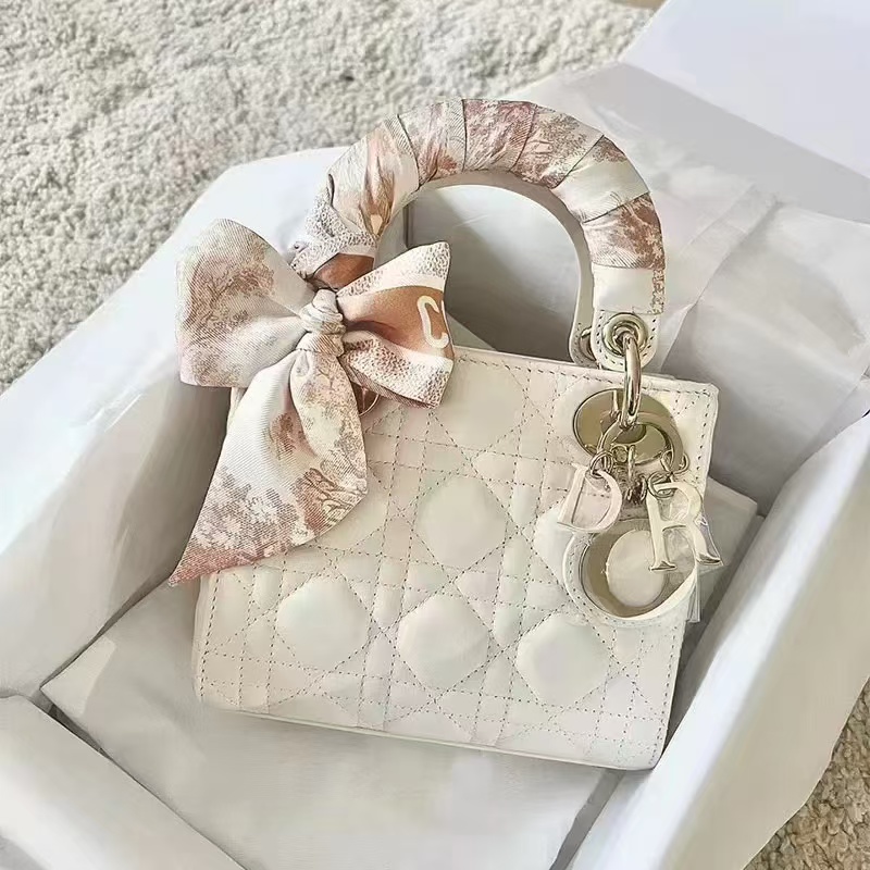 (好物分享)新款包包百搭女士手提包时尚菱格单肩包潮流丝巾戴妃包