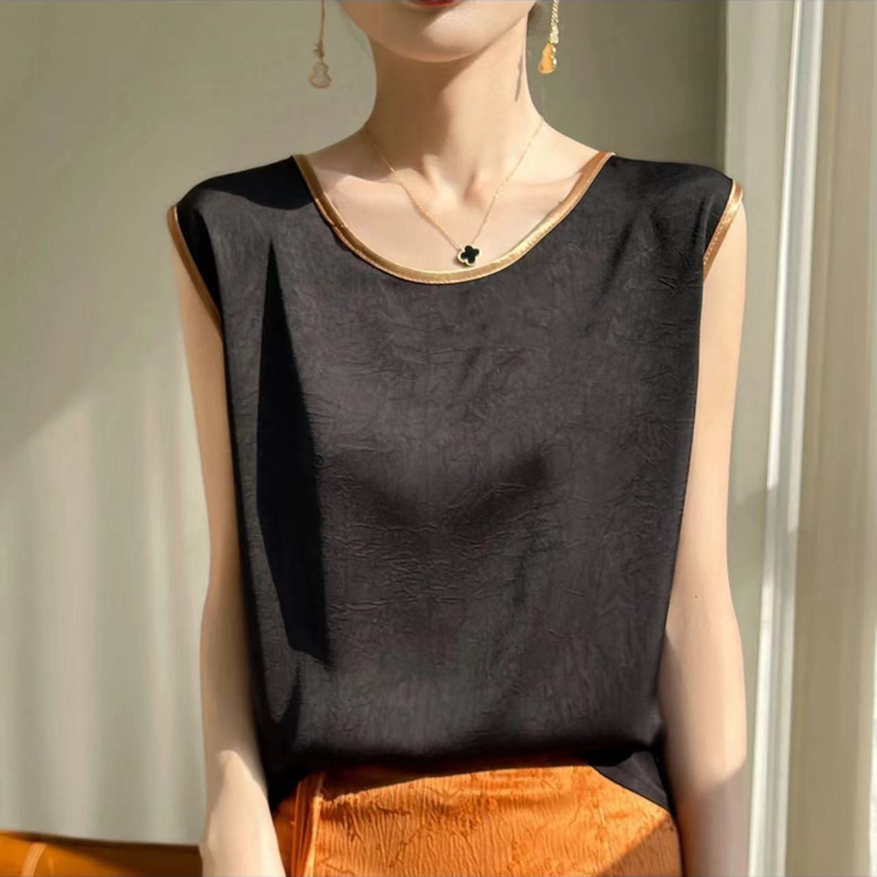 【苏沫服装】夏季新款显瘦时尚内搭宽松背心打底无袖上衣8925