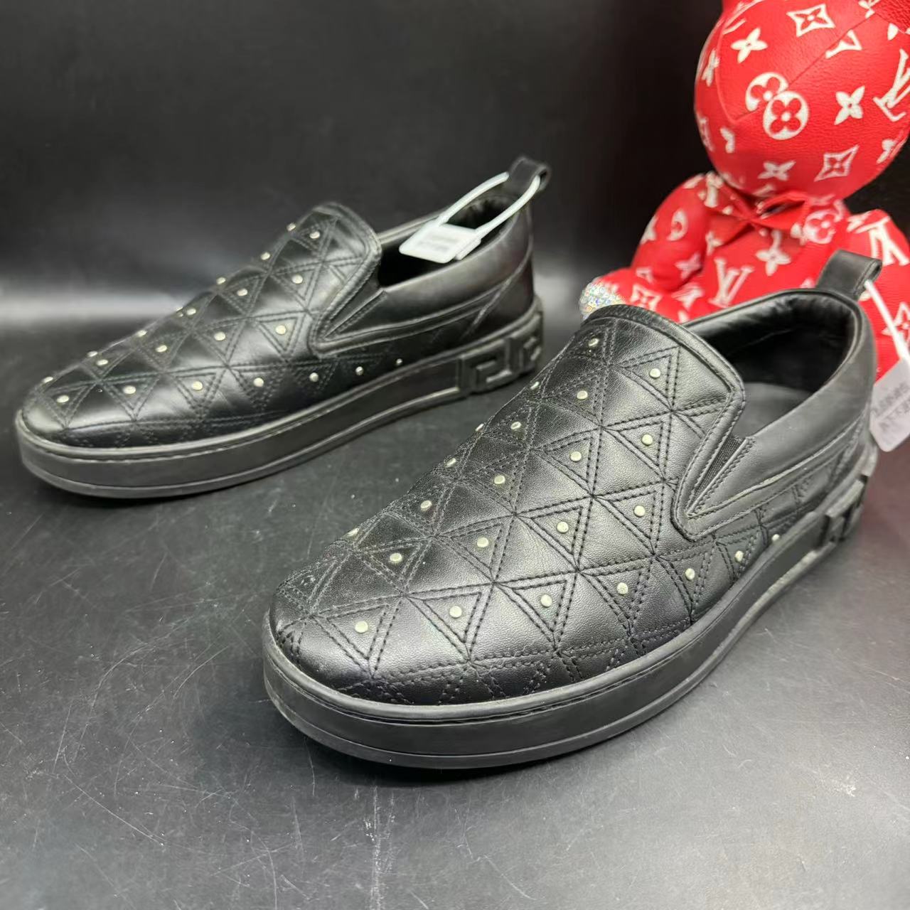 【隆星折扣】VERSACE/范思哲 40欧码 经典黑色一脚蹬鞋面镶钻设计