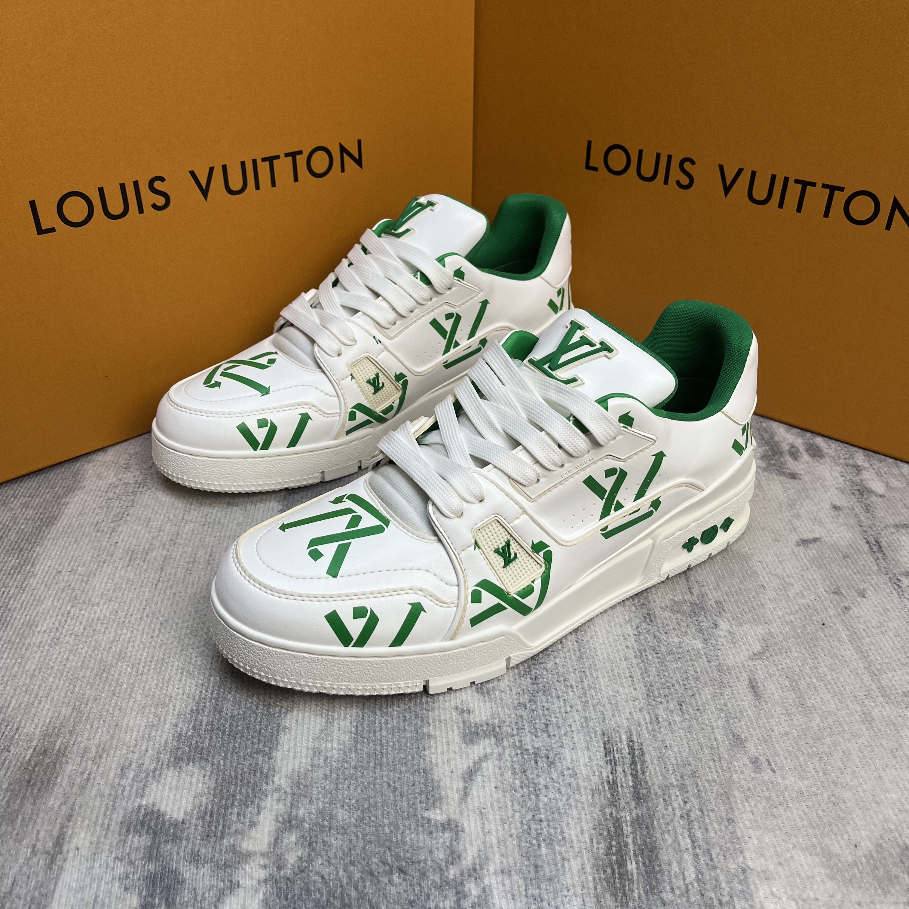 未使用 LouisVuitton/路易威登 白绿Trainer系列满印板鞋/41.5码