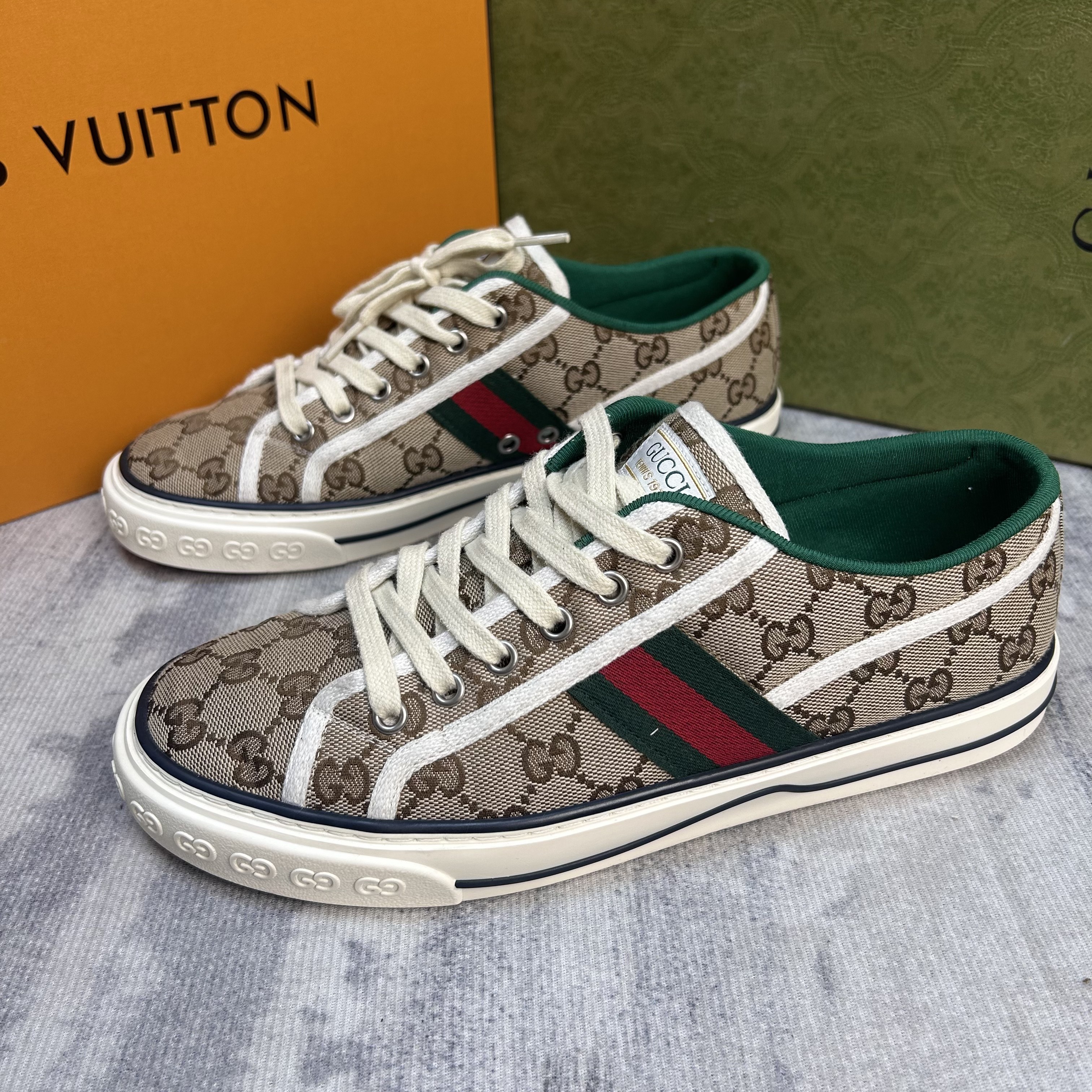 95新 GUCCI/古驰 乌木色1977系列双G老花满印休闲板鞋/395-42欧码