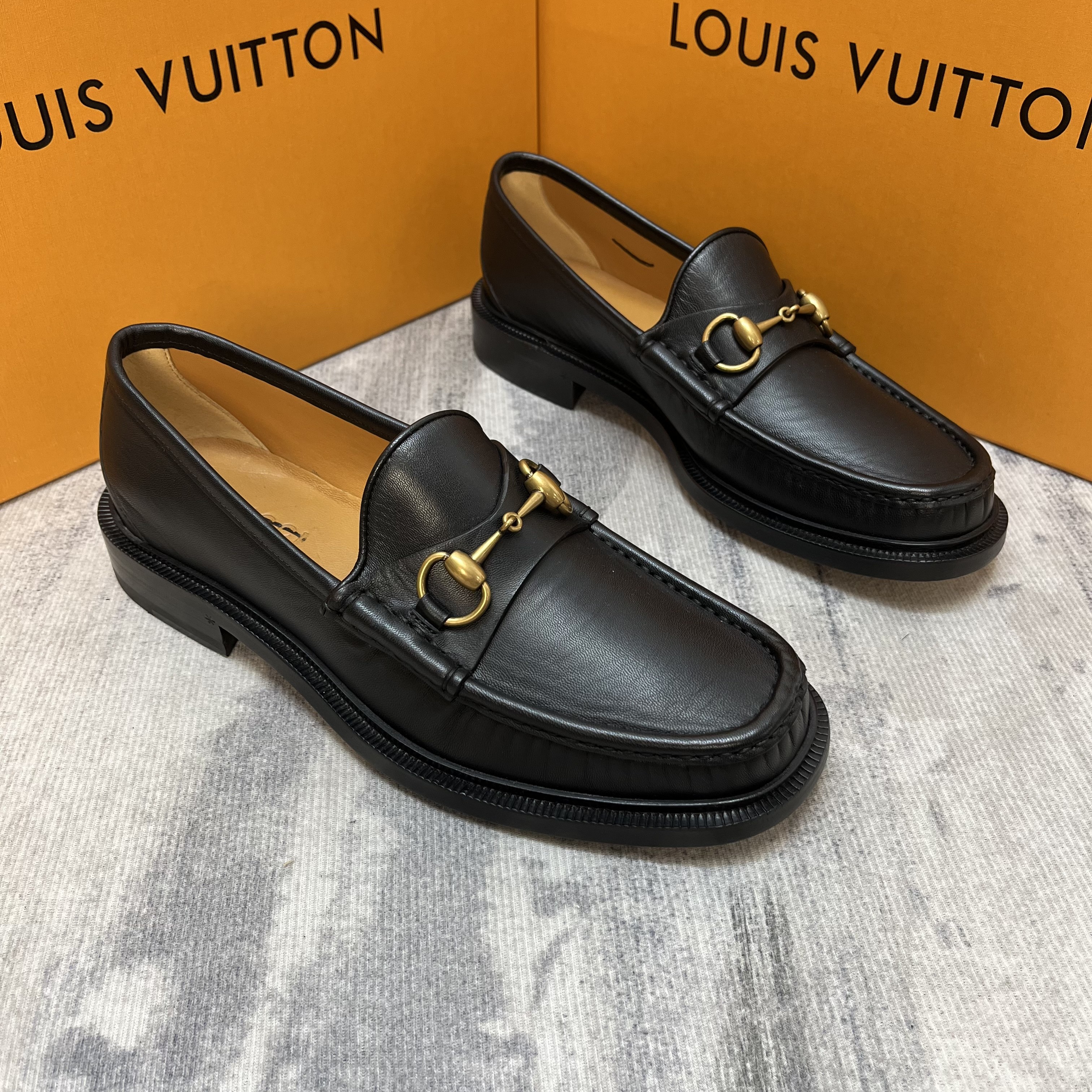 未使用 GUCCI/古驰 黑色皮革面马蹄互扣乐福鞋/全新40欧