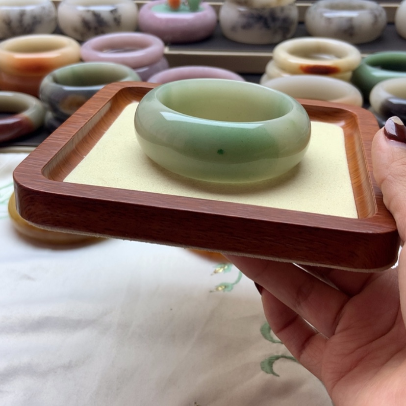 【闪购商品】石英质玉手镯未镶嵌菁