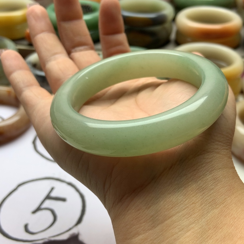 【闪购商品】石英质玉手镯未镶嵌雨*夜