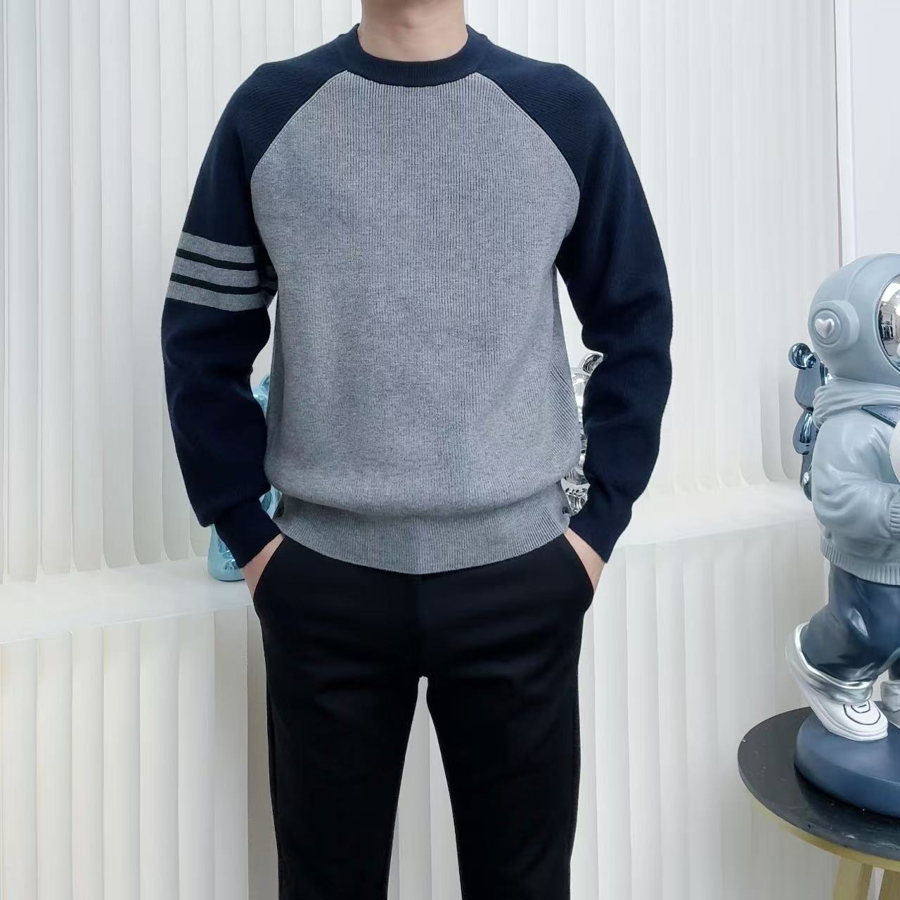 男士时尚拼色长袖圆领单穿打底针织衫秋冬休闲百搭轻奢高品质毛衣