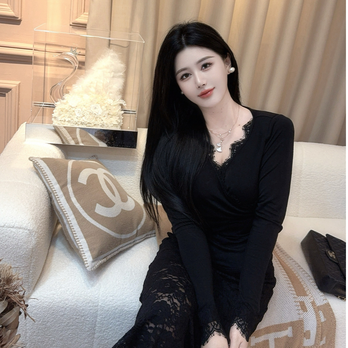 微胖大码女装冬季新款黑色蕾丝纯欲显瘦小个子氛围感百搭上衣