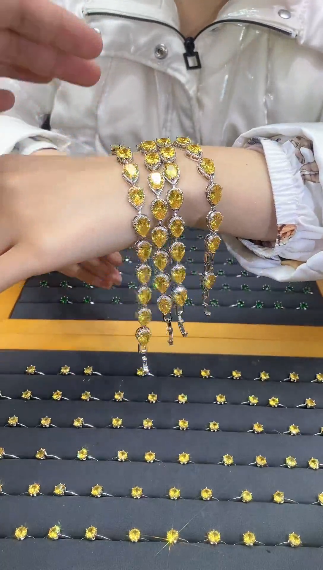 【闪购商品】彩色蓝宝石手链银S925镶嵌110