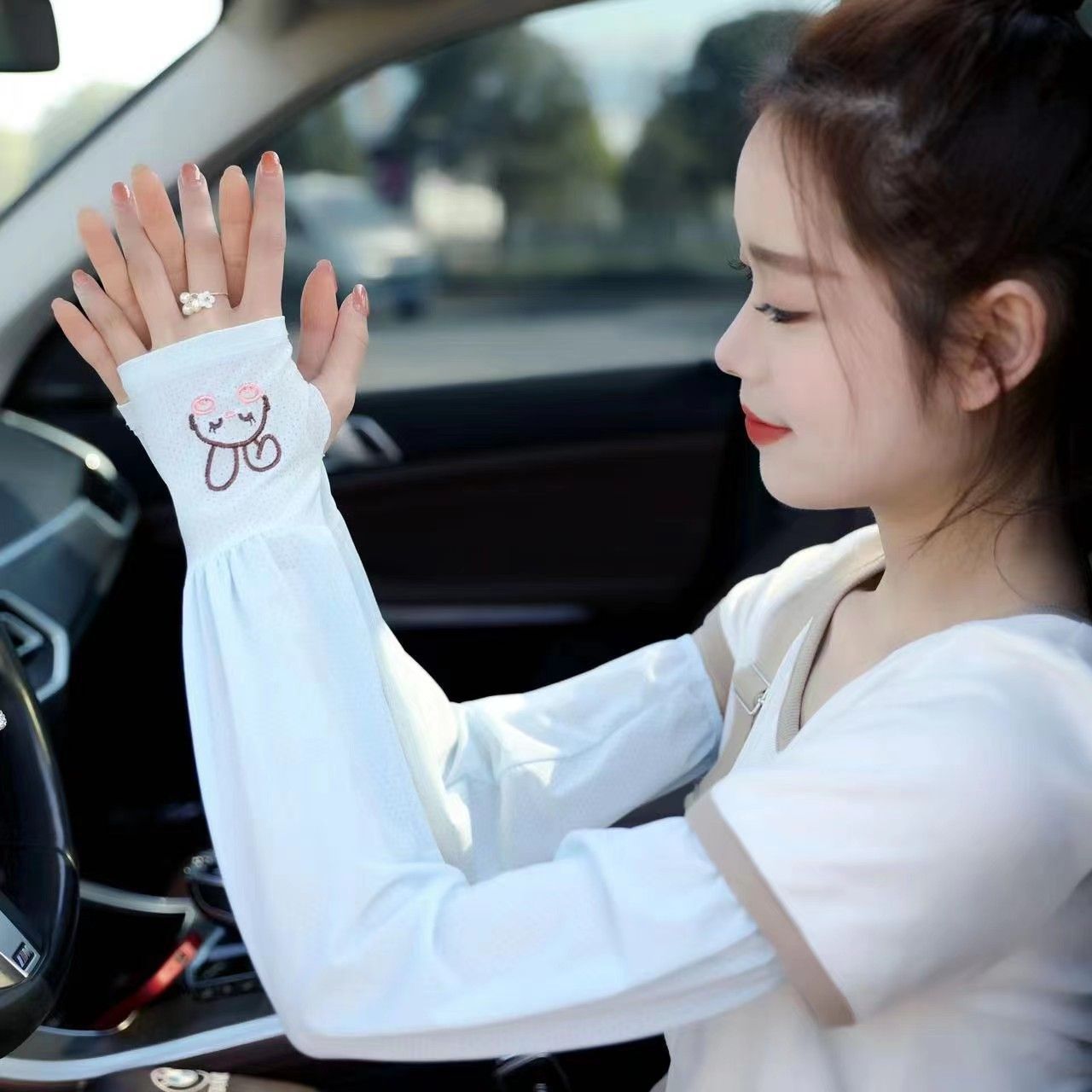 防晒冰袖夏季冰丝袖套女版宽松防紫外线护臂防晒电动车骑行手套袖