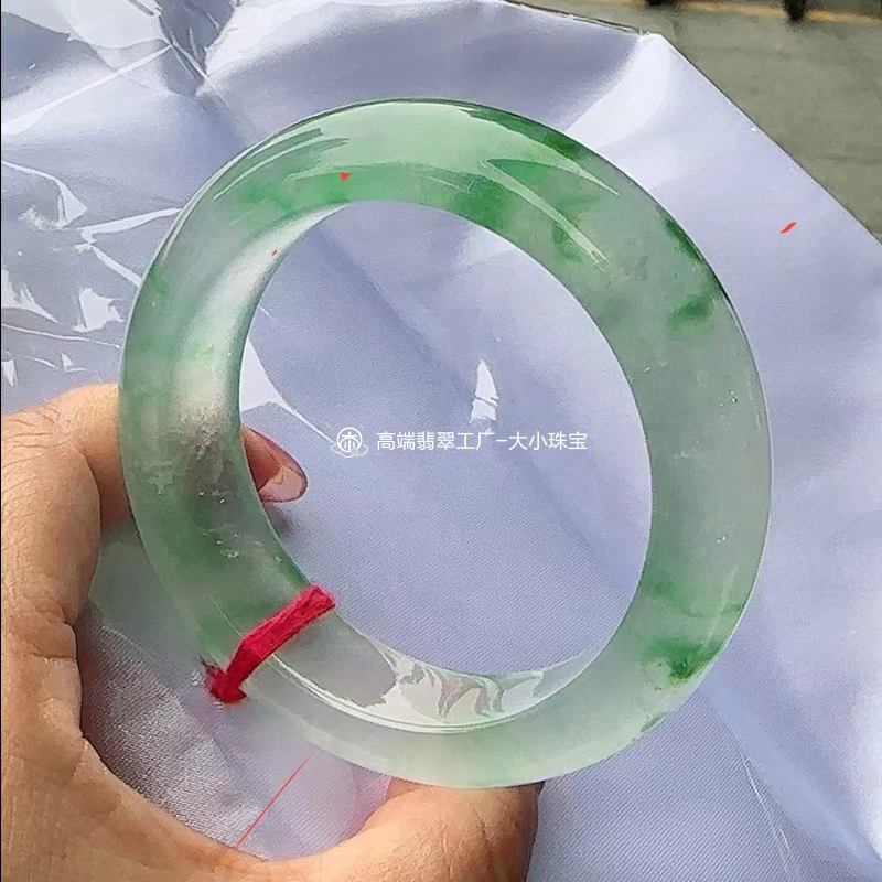 大小珠宝高冰种飘阳绿花天然翡翠手镯正圈54老坑种飘绿花翡翠玉镯