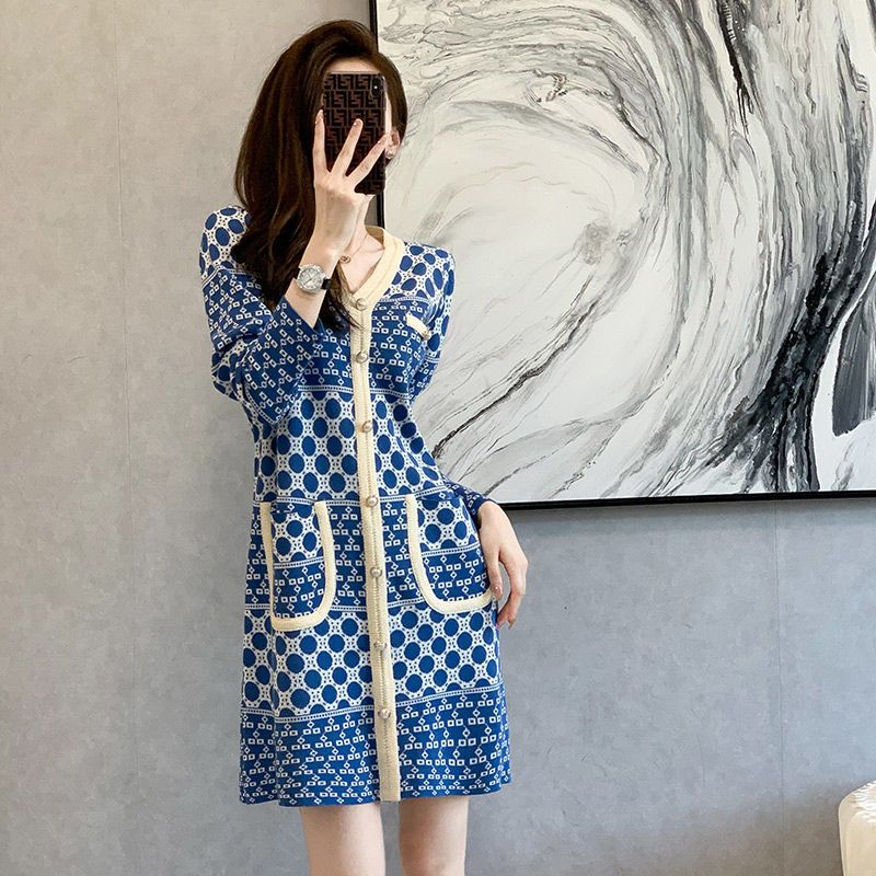 小香风连衣裙女2023秋冬新款韩版宽松V领长袖针织裙毛衣内搭直筒P