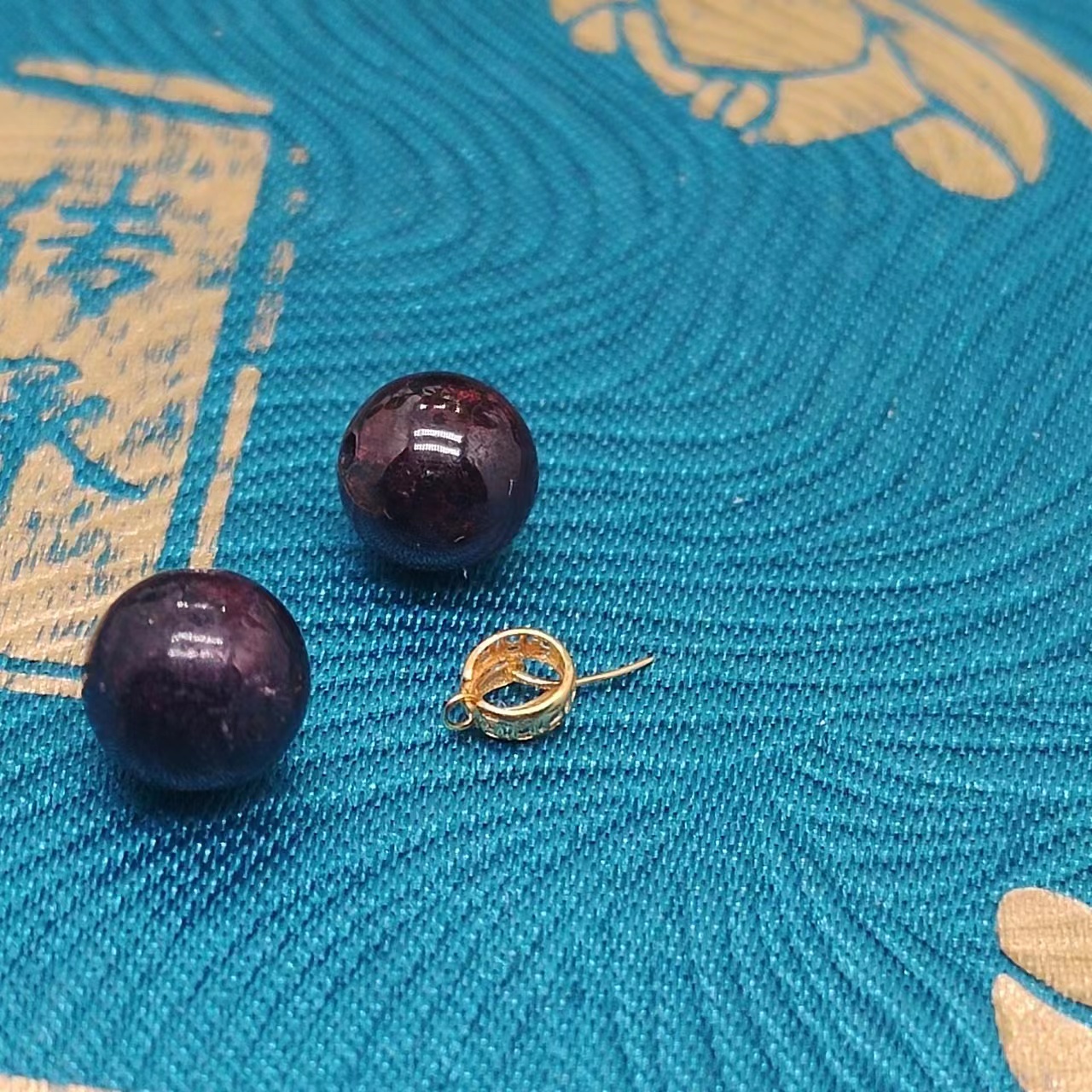 【玮玮甄选】福多多 石榴石+黄金扣头 2080 编号027