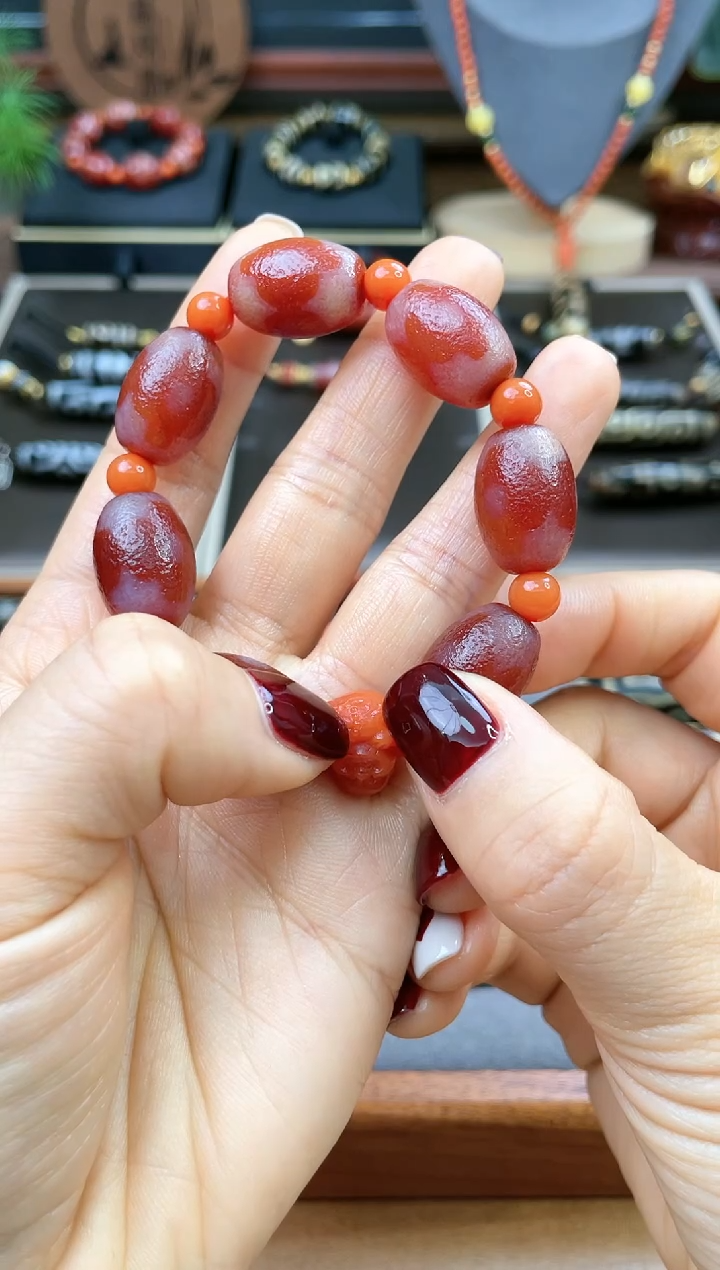 【闪购商品】玛瑙/玉髓手链未镶嵌高油红肉坦诚三眼阵手链